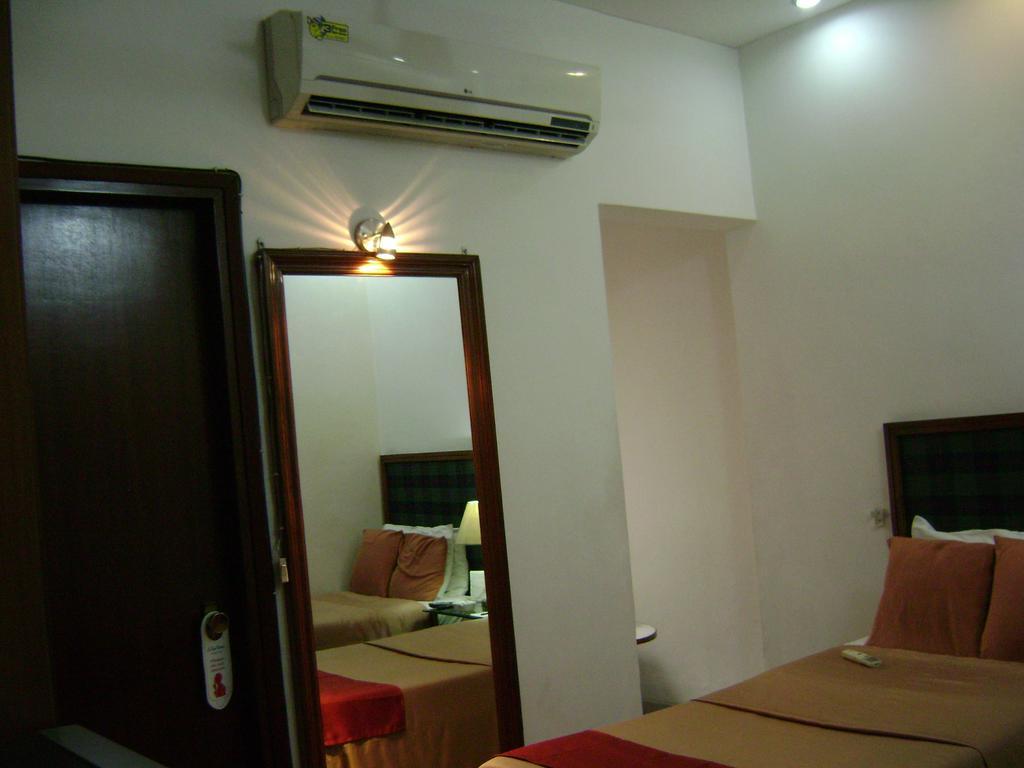 The Royal Residency Hotel New Delhi Buitenkant foto
