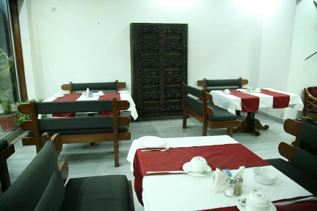 The Royal Residency Hotel New Delhi Buitenkant foto